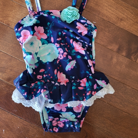 Swim suit - Picture 3 of 6